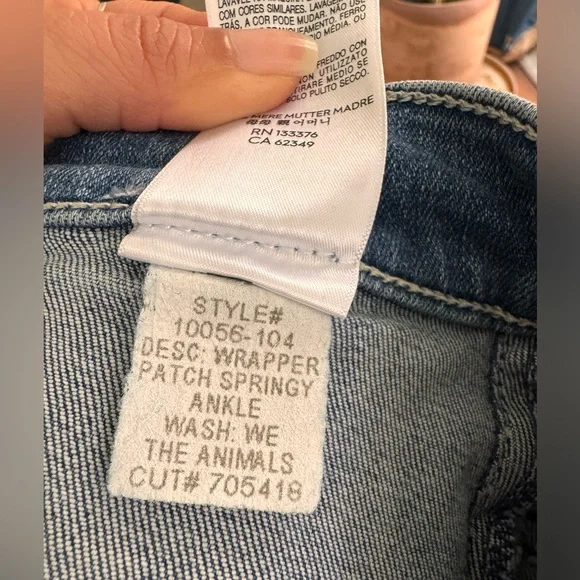 Mother Wrapper Patch Springy Ankle Jeans